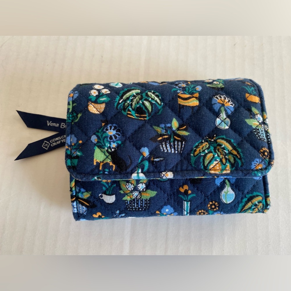 Vera Bradley Quilted Cotton Wallet in Blue Floral Print Excellent Condition